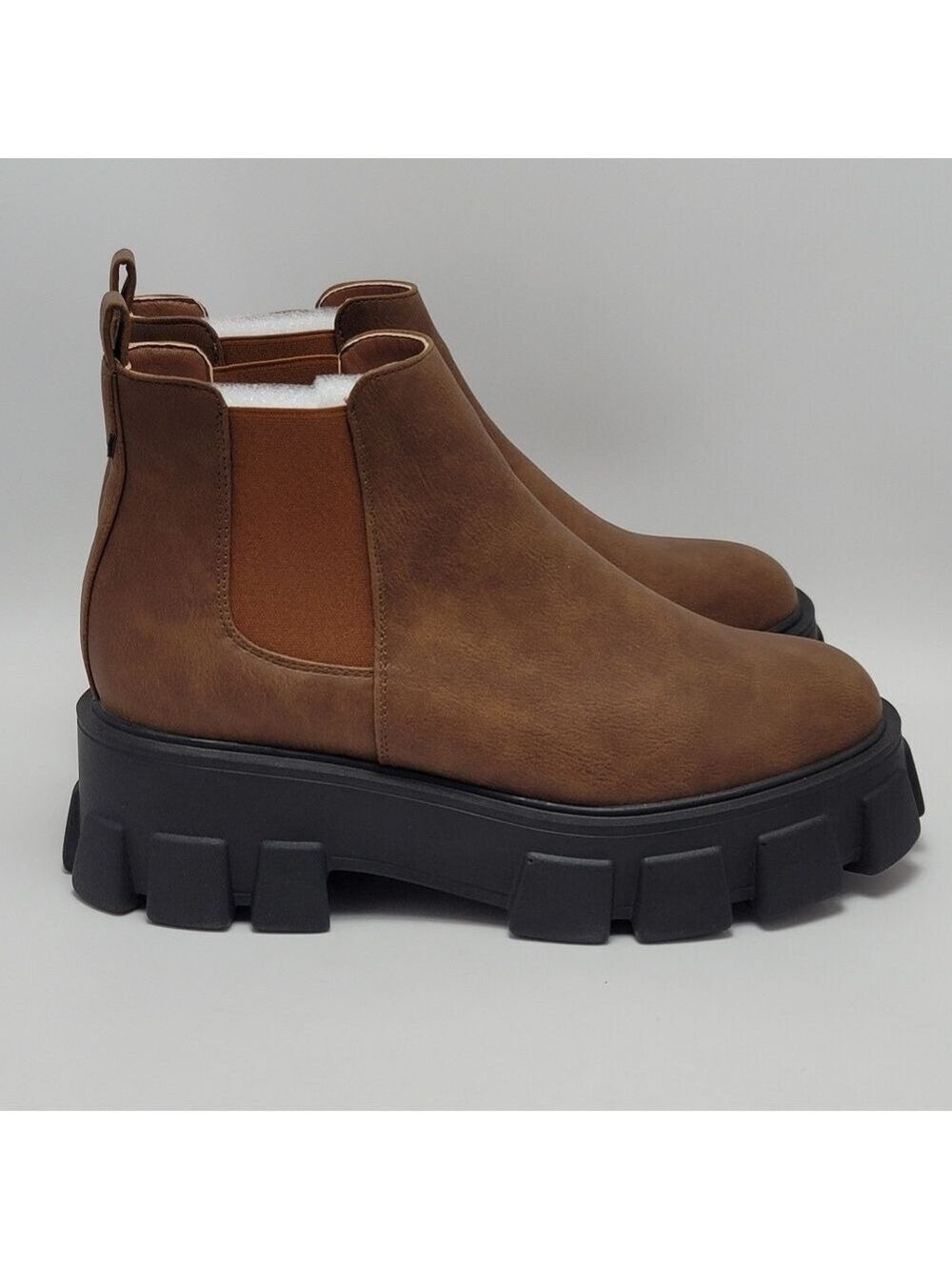 Tinstree Women's Chunky Platform Chelsea Slip On Lug Sole Boot Size 9.5 Brown